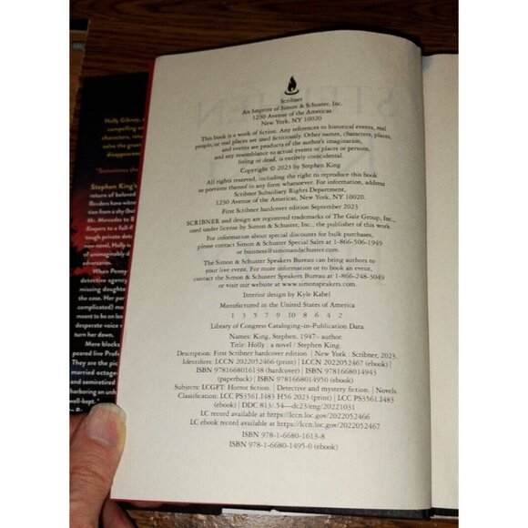 Holly (Stephen King, 2023) 1st Scribner Hardcover Book - Picture 2 of 8